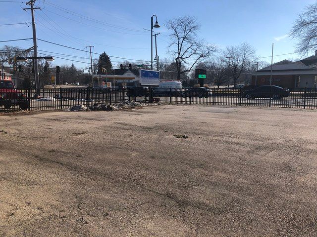 5 S Madison St, Oswego, IL 60543